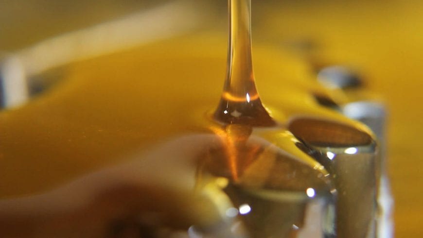 how to dab represented by cannabis oil dripping