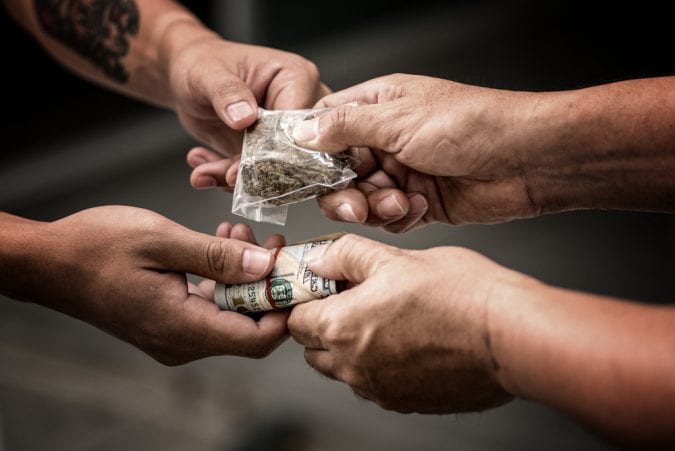 cannabis, opioids, black market, opioid epidemic, opioid prescription, CBD, THC, UK, overdose, addiction, Naxolone