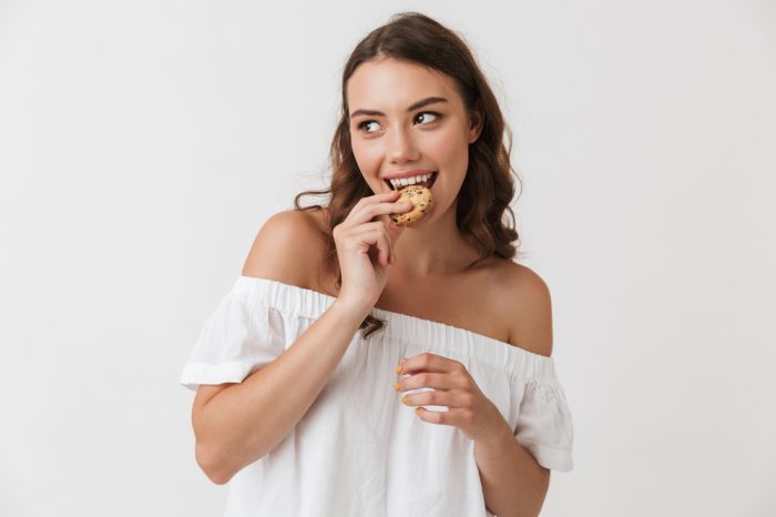 how long do edibles last represented by girl eating cookie